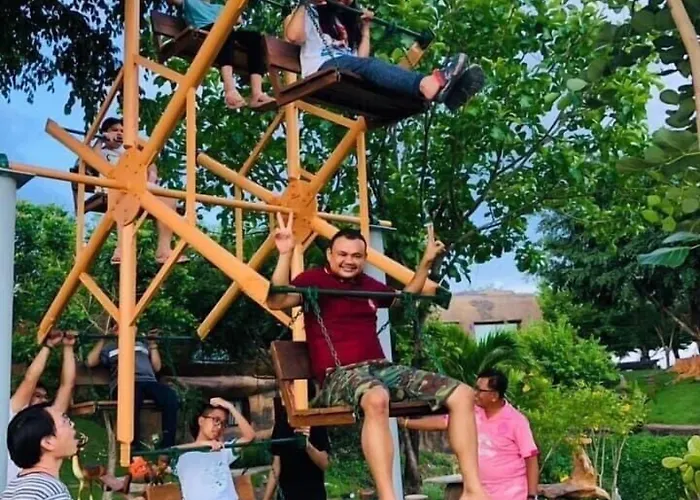 Timberland And Fruit Resort